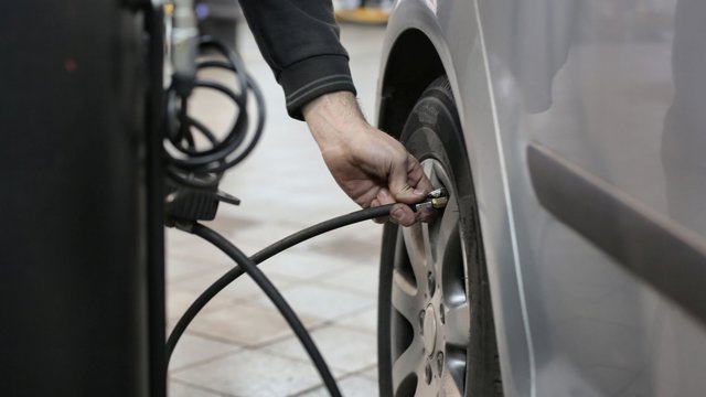 Jak snížit spotřebu paliva o 15 %: 7 návyků, které zvládne každý řidič