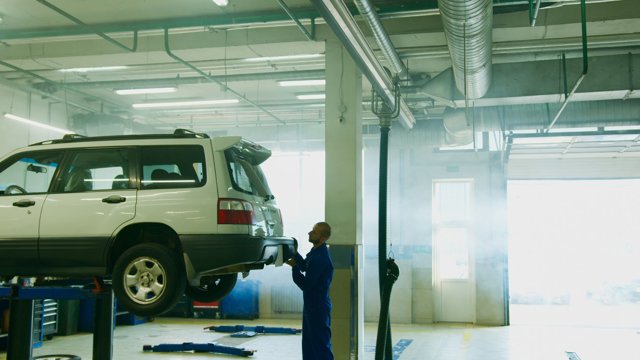 Ojeté auto do 150 000 Kč: 7 věcí, které zkontrolovat, než podepíšete