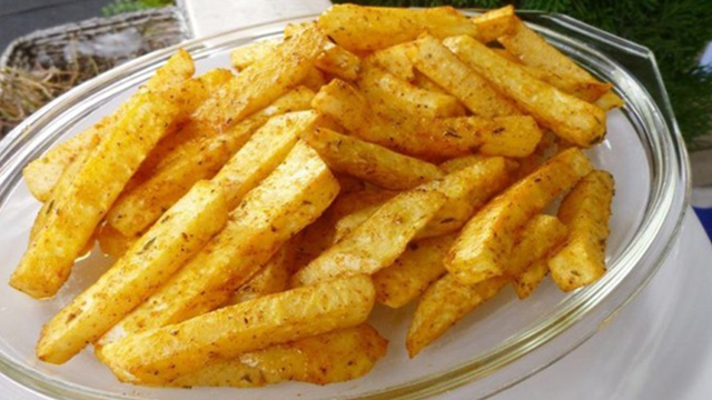 Domácí celerové hranolky chutnají o moc lépe, než se jmenují