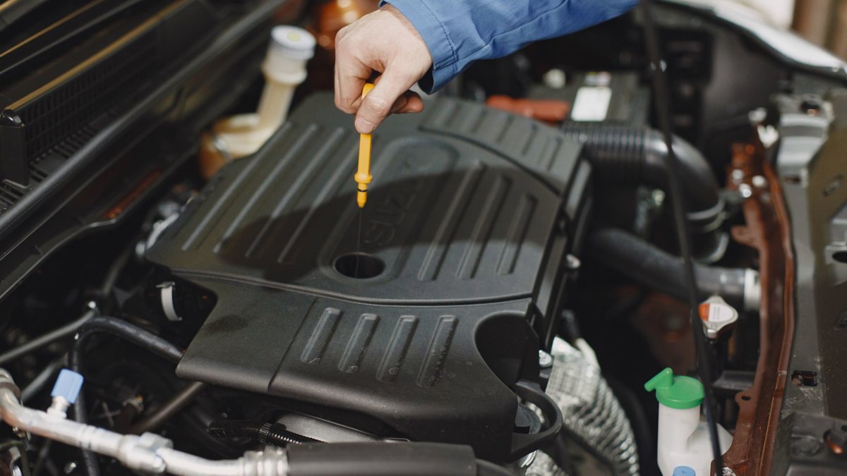 Auto před dovolenou: 8 kontrol, které zvládnete sami a ušetříte tisíce za servis