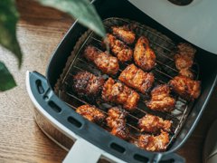 Airfryer, trouba, nebo hrnec: kolik kWh spolkne nedělní oběd