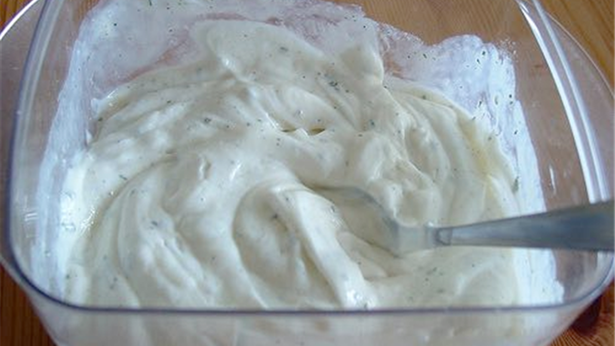 Výborný dresing do salátu nebo k masu jen ze 3 surovin