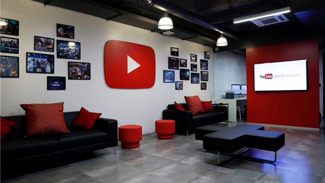 Jak před natáčením nasvítit prostor i youtubera a jak postavit tu noru, co jí říkáš studio